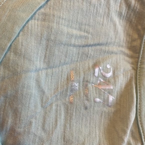 24/7 tee w flair sleeves - Picture 2 of 3